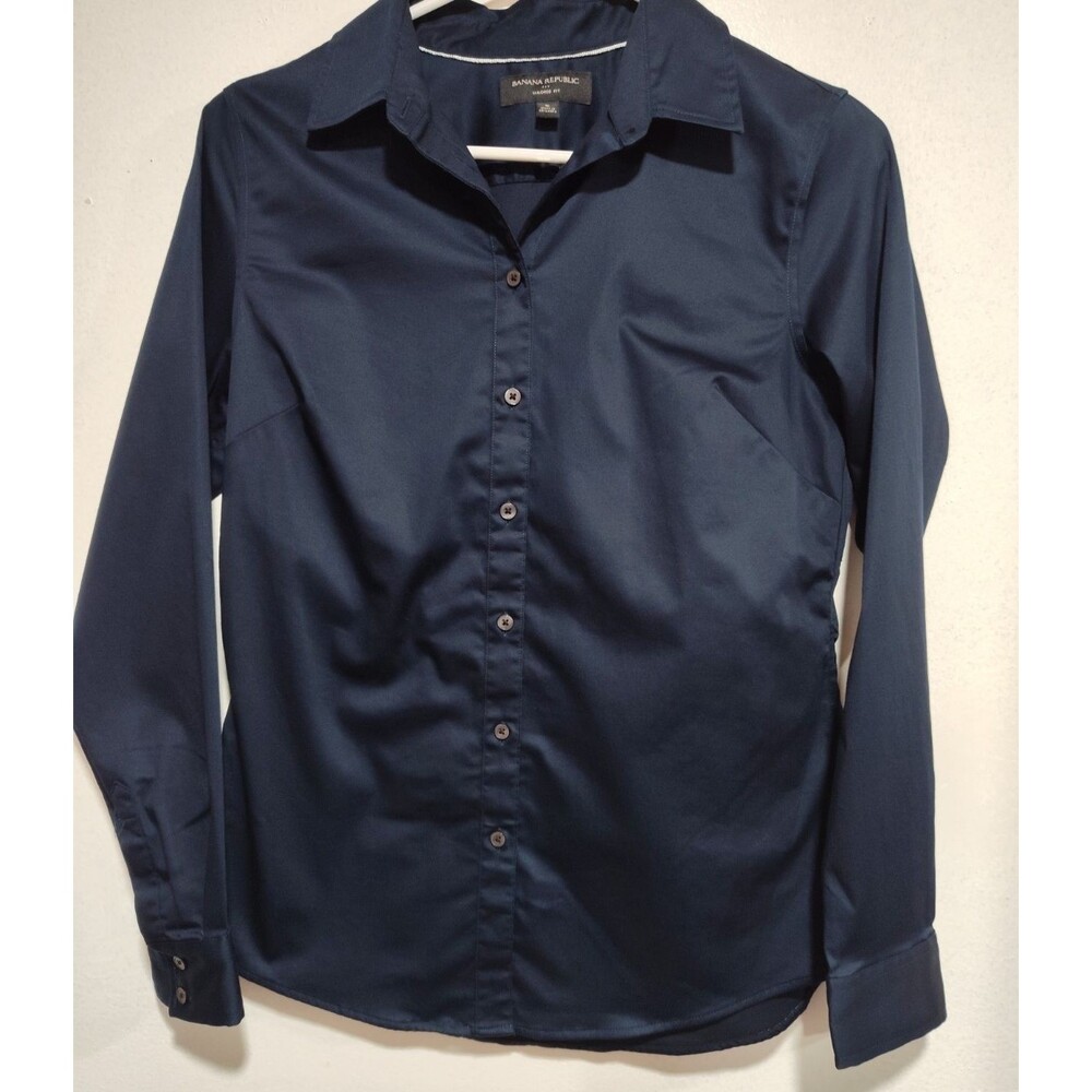 Banana Republic Women's Blue Long Sleeve Button-Down Shirt Size 6 Tailored Fit